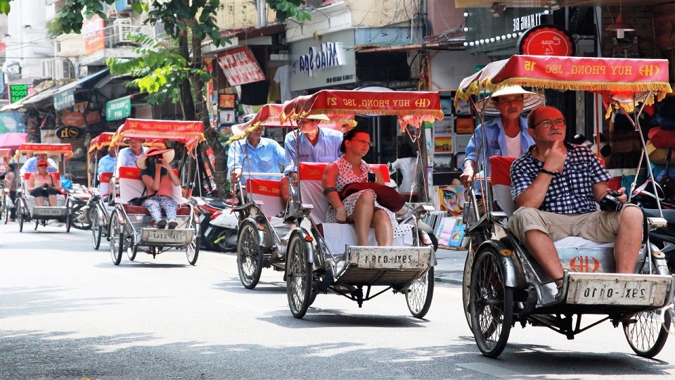 A-cyclo-tour-in-Hanoi