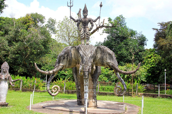 Iconic-three-head-elephant-statue-in-Budha-Park