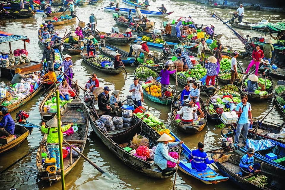 The-floating-market-on-Mekong-Delta