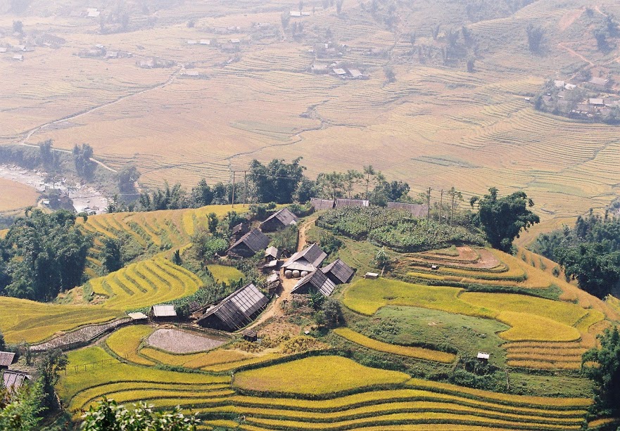 view-from-Fansipan-in-Sapa-tour-packages