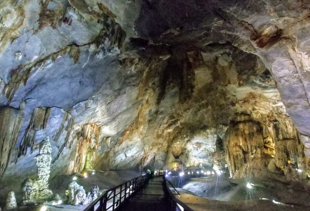 Phong-Nha-How-to-Visit-Inside-Paradise-Cave